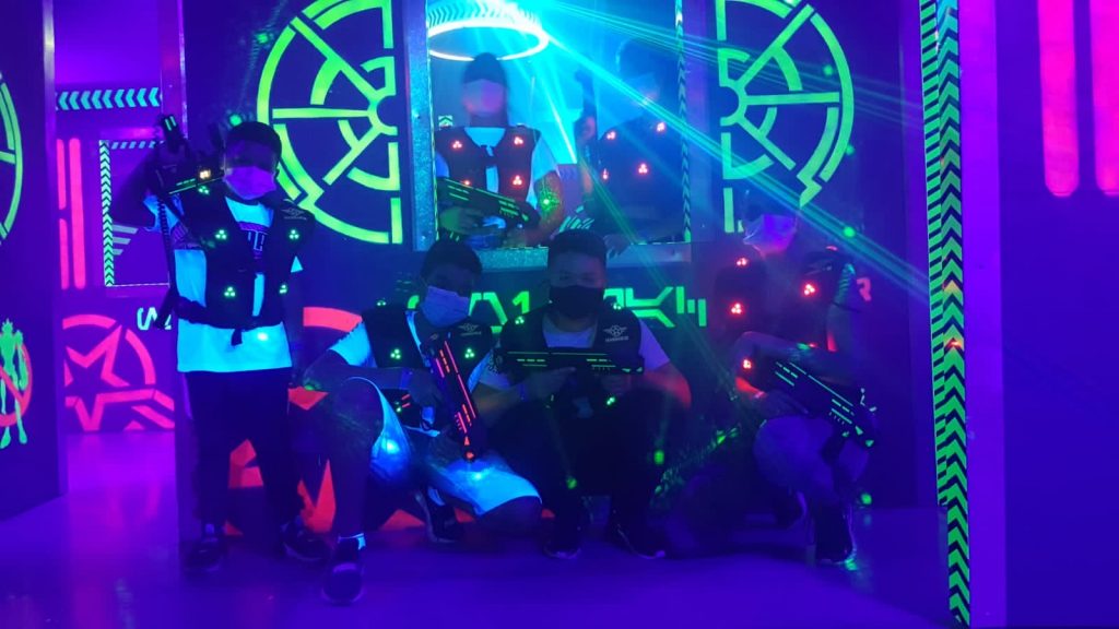 regalar una experiencia de aventura en gran canaria lasercombat en parque temático Gran Canaria Hangar37